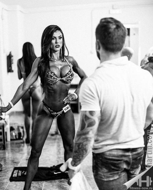 Фитнес-бикини позинг. Позирование фитнес бикини. правила и тонкости