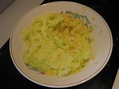 Рецепт оладьев из кабачков. Оладьи из кабачков и чеснока — фото рецепт пошаговый