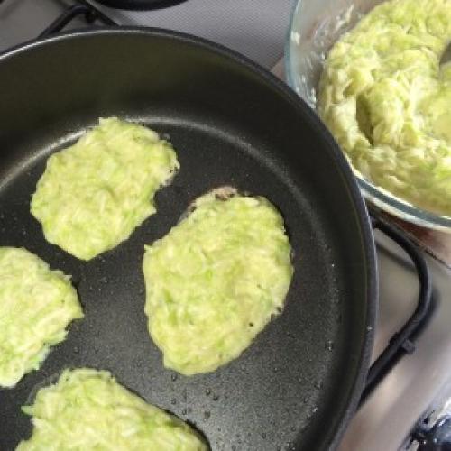 Оладьи из кабачков Фитнес рецепт. Лёгкие кабачковые оладьи