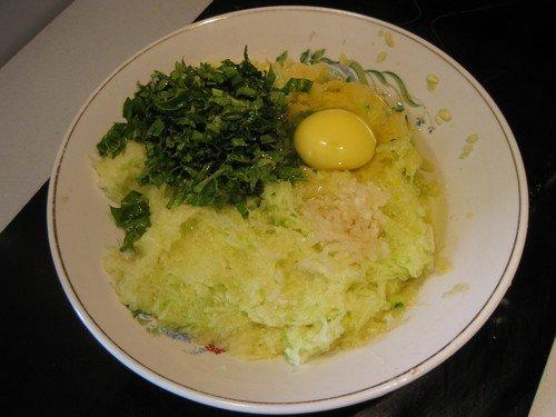 Рецепт оладьев из кабачков. Оладьи из кабачков и чеснока — фото рецепт пошаговый