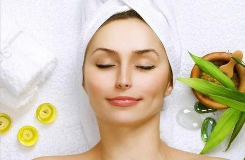 Как ухаживают за лицом кореянки утром. Тонер