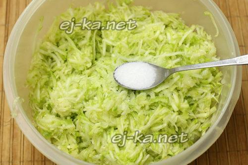 Оладьи из кабачков на кефире. Пышные оладьи из кабачков на кефире