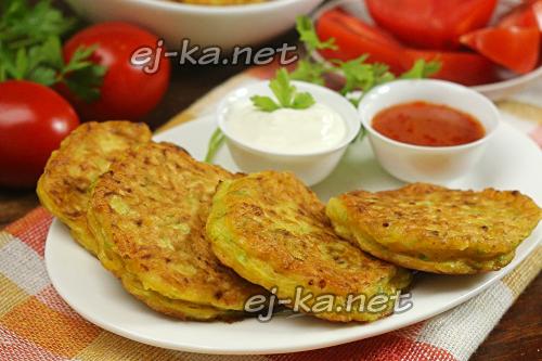 Оладьи из кабачков на кефире. Пышные оладьи из кабачков на кефире