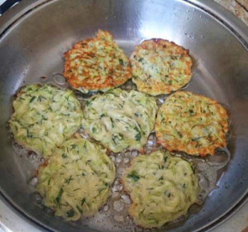 Кабачковые оладьи Фитнес рецепт. Диетические оладьи из кабачков