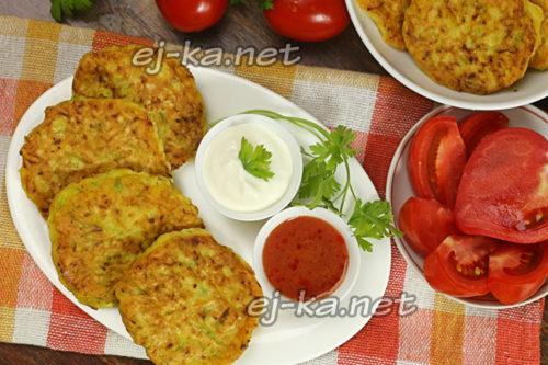 Оладьи из кабачков на кефире. Пышные оладьи из кабачков на кефире