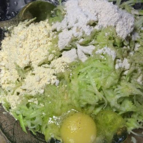 Оладьи из кабачков Фитнес рецепт. Лёгкие кабачковые оладьи