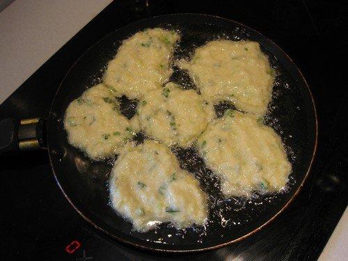 Рецепт оладьев из кабачков. Оладьи из кабачков и чеснока — фото рецепт пошаговый