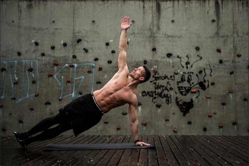 Программа тренировок в домашних условиях для мужчин. Комплекс упражнений для дома с собственным весом