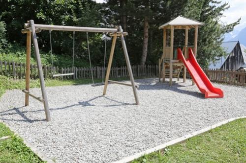 Игровые площадки. Игровая площадка на даче: виды покрытия