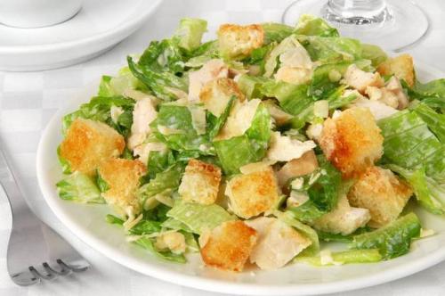 Цезарь салат ингредиенты. Салат «Цезарь»