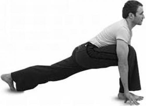 Поза всадника йога. Асана 10. «Всадник», правая нога вперед поза «обезьяна» (банарасана)