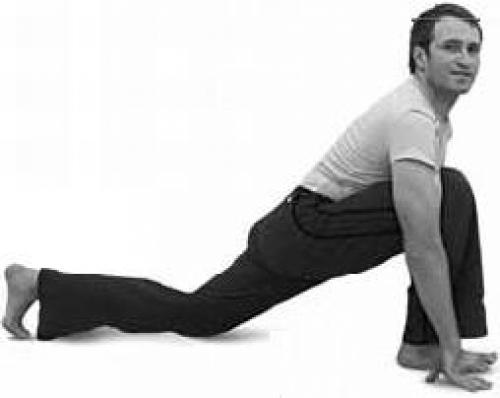 Поза всадника йога. Асана 10. «Всадник», правая нога вперед поза «обезьяна» (банарасана)