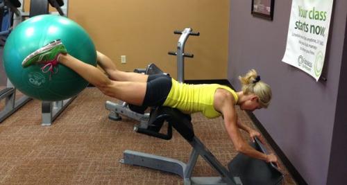 Обратные гиперэкстензии. Преимущества обратной гиперэкстензии и техника ее выполнения