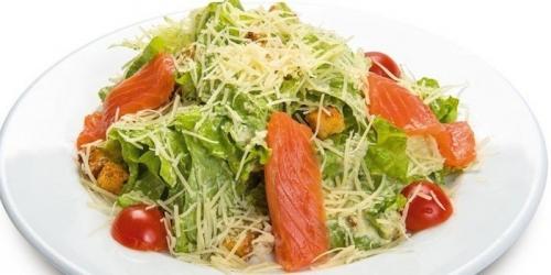 Салат Цезарь состав. С семгой