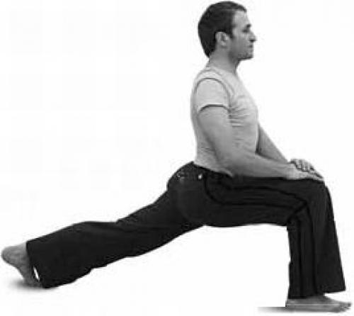 Поза всадника йога. Асана 10. «Всадник», правая нога вперед поза «обезьяна» (банарасана)