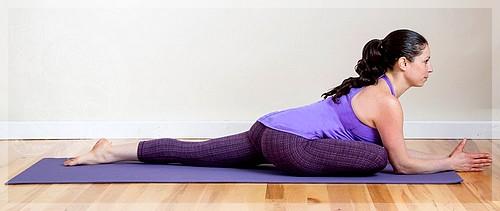 Йога растяжка для начинающих развитие гибкости ног и спины. 8 упражнений йоги для растяжки на шпагат и стройных бедер