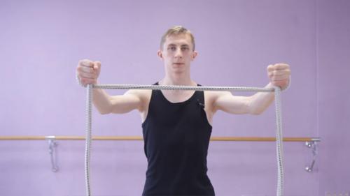Комплекс изометрических упражнений со спортивным жгутом или цепями. Изометрические упражнения