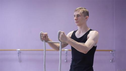 Комплекс изометрических упражнений со спортивным жгутом или цепями. Изометрические упражнения