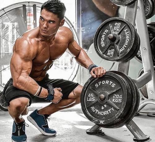 Джереми Буэндиа — многократный чемпион «Men’s Physique»