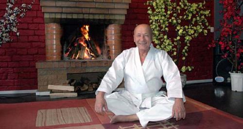 Зарядка для позвоночника по Норбекову. Норбеков гимнастика для позвоночника: видео, упражнения