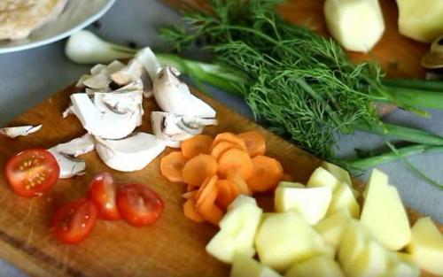 Как приготовить курицу с картошкой в духовке на противне. Курица в духовке с картошкой, грибами и овощами, в горшочках