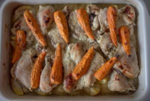 Куриная грудка в кефире с картошкой в духовке. Курица, маринованная в кефире и запеченная с картофелем