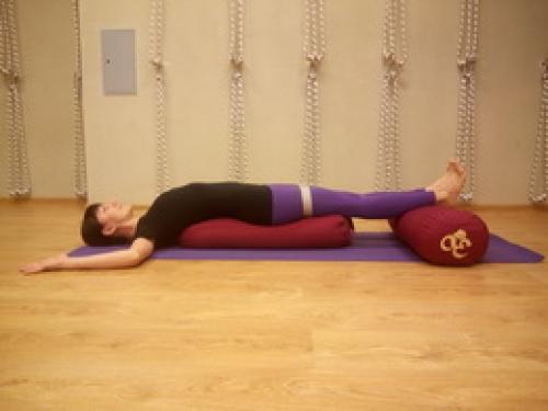 Сету бандха сарвангасана на болстере. Сету Бандха Сарвангасана – поза строительства моста