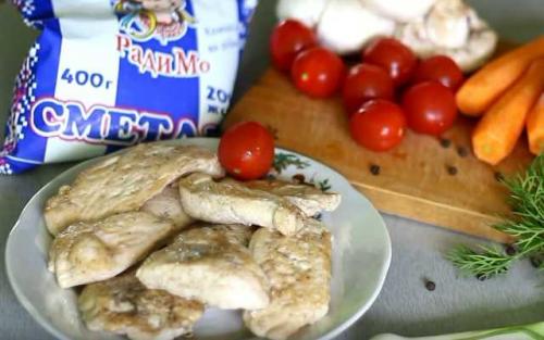 Как приготовить курицу с картошкой в духовке на противне. Курица в духовке с картошкой, грибами и овощами, в горшочках