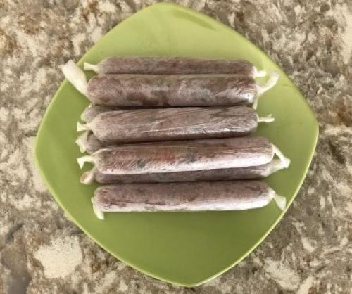 Как завернуть сосиску в пленку. Домашние куриные сосиски: рецепт