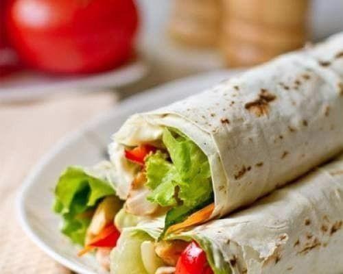 Ролл цезарь с курицей в лаваше. Ролл из лаваша с курицей