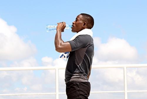 Что пить во время тренировки в тренажерном зале