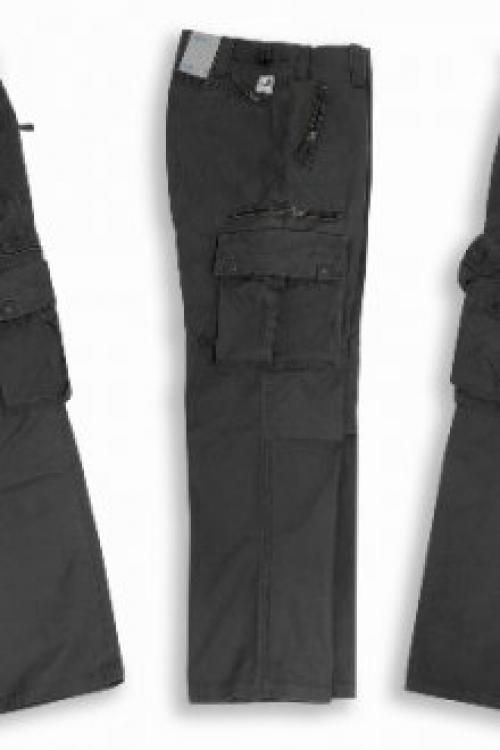 Брюки с поясом на резинке с чем носить. Актуальные цвета Производители предлагают мужские брюки на резинке в широкой цветовой гамме. Штаны представлены в черной, серой, синей и бежевой палитре. Любители камуфляжной одежды с манжетами выбирают цвет хаки. Для летнего отдыха предпочтительнее брюки с резинкой красного, песочного или белого цвета. Иногда джинсы украшают яркими принтами, позволяющими выразить стилевую направленность.