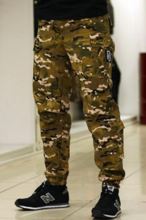 Джинсы с резинкой внизу мужские с чем носить. Какие бывают модели