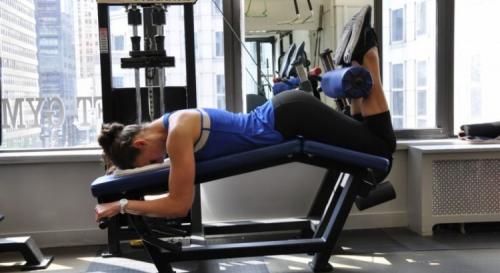 Занятие фитнесом для похудения в тренажерном зале. Упражнения в тренажерном зале для похудения ног и бедер