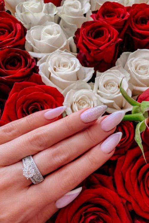 Евгения Феофилактова. Звезда популярного реалити-шоу подтвердила роман с бизнесменом Маджидом Гиагиа. Сейчас пара наслаждается отдыхом в Дубае. Евгения Феофилактова не скрывает: за этим мужчиной она, как за каменной стеной.