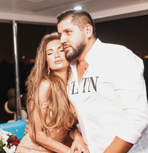 Евгения Феофилактова. Звезда популярного реалити-шоу подтвердила роман с бизнесменом Маджидом Гиагиа. Сейчас пара наслаждается отдыхом в Дубае. Евгения Феофилактова не скрывает: за этим мужчиной она, как за каменной стеной.