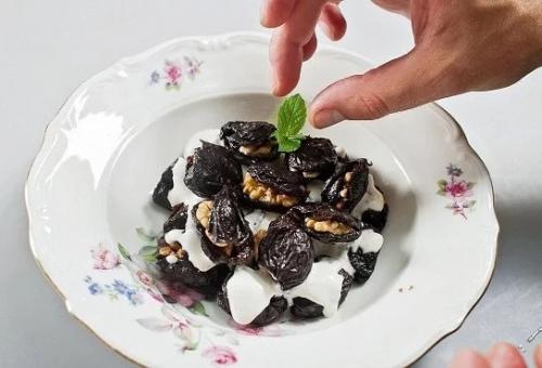 Черная слива сушеная. Почему полезно кушать чернослив?