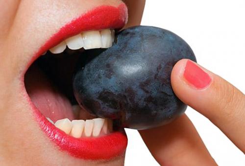 Сколько углеводов в сливе черной. Слива 01