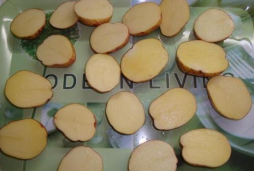 Сколько калорий в картошке в мундире – печеной и вареной?