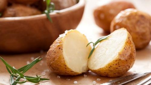 Сколько калорий в картошке в мундире – печеной и вареной?