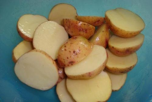 Сколько калорий в картошке в мундире – печеной и вареной?