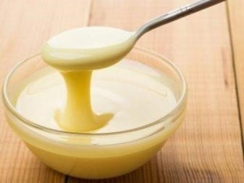 Сколько калорий в чайной ложке сгущенки. Калорийность вареной сгущенки на 100 грамм