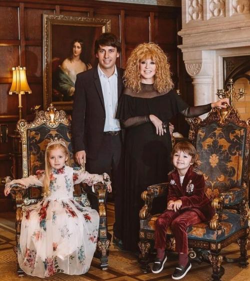 Сколько лет пугачевой и галкину. Зачем Галкин женился на Пугачевой?