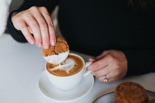 Какие психологические факторы могут привести к постоянному желанию кушать. Какие признаки у пищевой зависимости