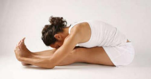 Позы для йоги н.  Позы йоги для начинающих в домашних условиях: 30 асан с картинками