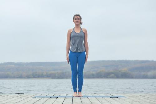 Позы для йоги н.  Позы йоги для начинающих в домашних условиях: 30 асан с картинками