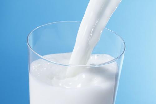 Молоко польза для женщин. Какое молоко выбрать