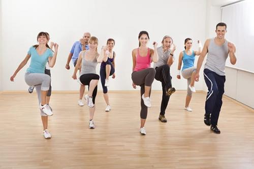 Танцевальный фитнес онлайн. Танцевальная аэробика для отличного настроения и прекрасной фигуры
