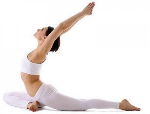 Фитнес, что входит. Это слово английского происхождения: fitness образовано от глагола to fit — быть в хорошей форме. По общему смыслу фитнес — это комплекс физических упражнений, способствующих укреплению здоровья и созданию красивого тела.