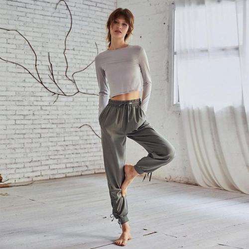 Легкие штаны на резинке. Есть из чего выбрать: фасоны брюк с резинками для любого повода